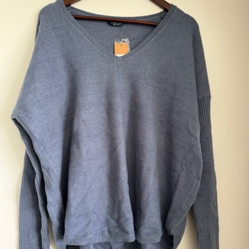 **NEW** Denver Hayes Ladies blue sweater
